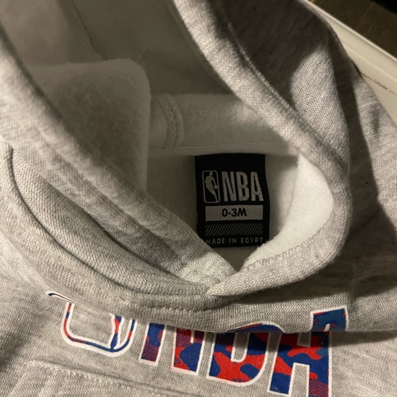NBA baby hoodie, excellent condition. Size 0-3mo - Picture 3 of 5